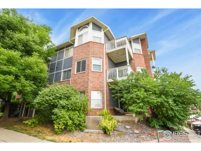 MLS: 1040588 Condo For Sale