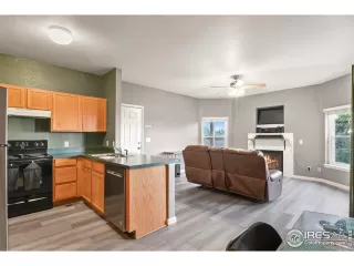 Photo #4: 1040588 Listing