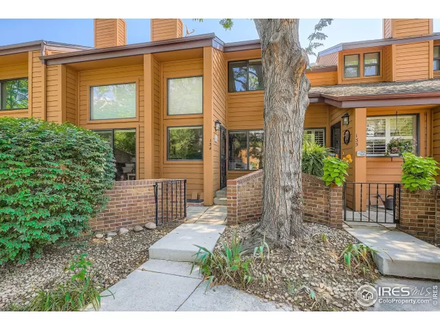 MLS: 1040663 Condo For Sale