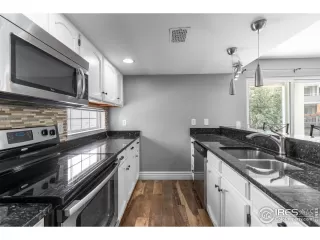 Photo #6: 1040783 Listing