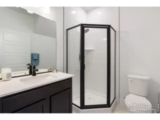 Photo #5: 1040920 Listing