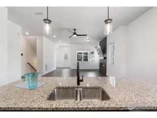 Photo #6: 1040920 Listing