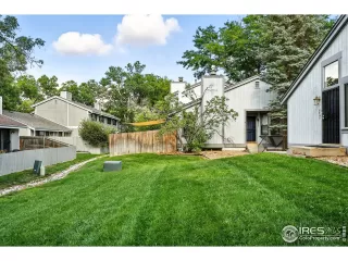 Browse active condo listings in SILO