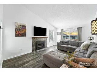 Photo #5: 1041423 Listing