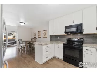 Photo #5: 1041431 Listing