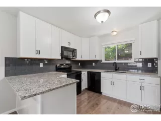 Photo #6: 1041431 Listing