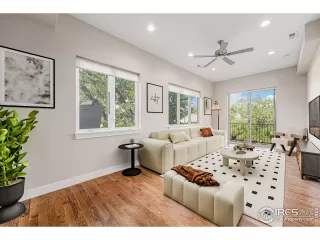 Photo #2: 1041995 Listing