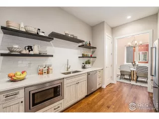 Photo #3: 1041995 Listing