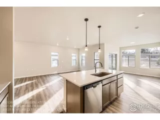 Photo #4: 1042077 Listing