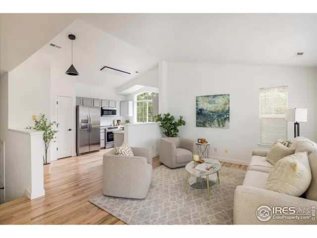 MLS: 1042249 Condo For Sale