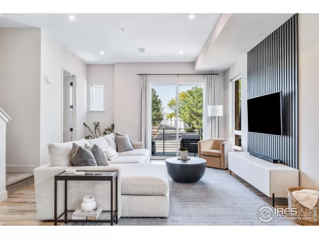 MLS: 1042860 Condo For Sale