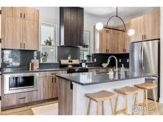 Photo #5: 1042860 Listing