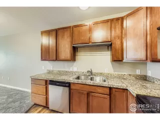 Photo #4: 1042943 Listing