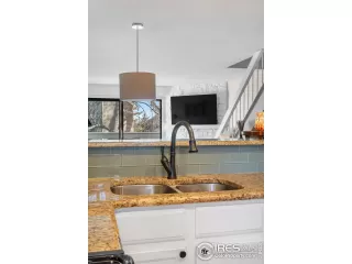 Photo #5: 1042994 Listing 
