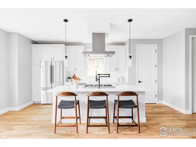 MLS: 1043300 Condo For Sale