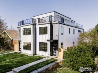 Photo #2: 1043300 Listing