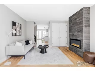 Photo #5: 1043300 Listing