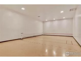 Photo #3: 1043423 Listing