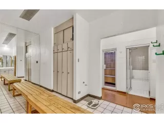 Photo #4: 1043423 Listing