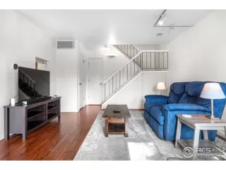 Photo #4: 1043573 Listing