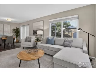 Photo #2: 1044195 Listing