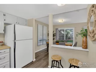 Photo #4: 1044195 Listing