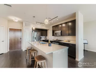 Photo #5: 1044603 Listing