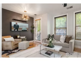 Photo #3: 1044812 Listing