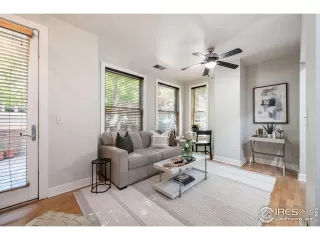 Photo #4: 1044812 Listing