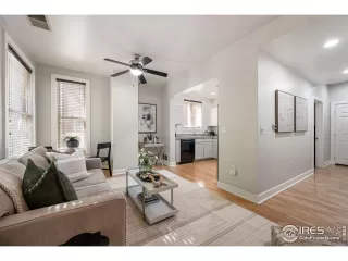 Photo #5: 1044812 Listing