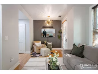 Photo #6: 1044812 Listing