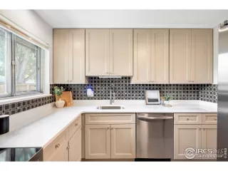 Photo #2: 1045641 Listing