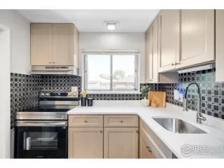 Photo #4: 1045641 Listing