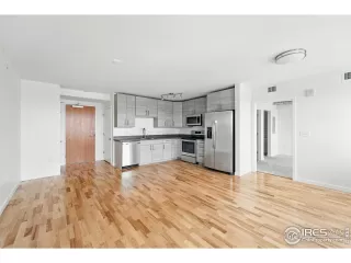 Photo #6: 1045718 Listing