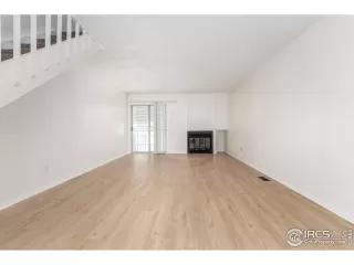 Photo #2: 1046217 Listing