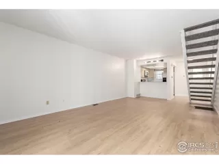 Photo #4: 1046217 Listing