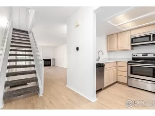 Photo #5: 1046217 Listing