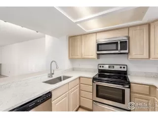 Photo #6: 1046217 Listing