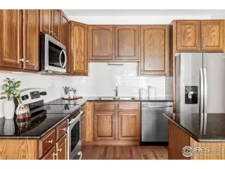 Photo #5: 1046799 Listing