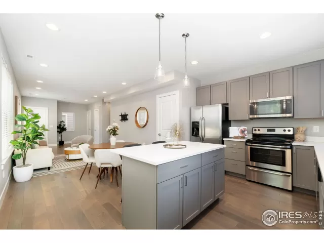 MLS: 1047091 Condo For Sale