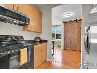 Photo #4: 1047703 Listing