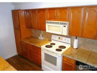 Photo #4: 1047721 Listing