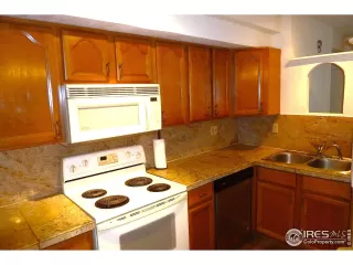 Photo #6: 1047721 Listing