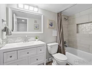 Photo #6: 1047876 Listing