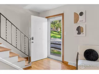 Photo #2: 1047986 Listing