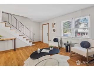 Photo #6: 1047986 Listing