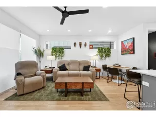 Photo #5: 1048027 Listing