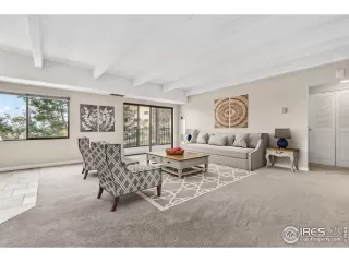 Photo #2: 1048044 Listing