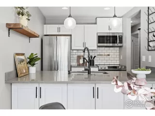 Photo #5: 1048111 Listing 