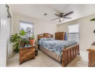 Photo #4: 1048206 Listing